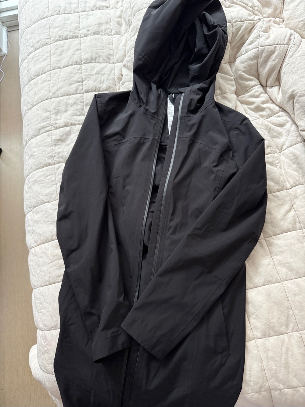 Women Lululemon Black Hooded Weatherproof jacket